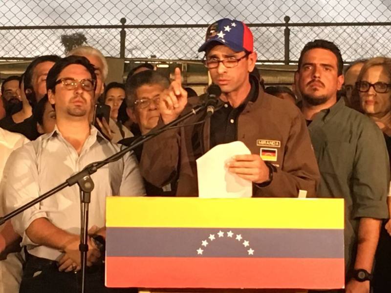 Capriles recorrerá el país
