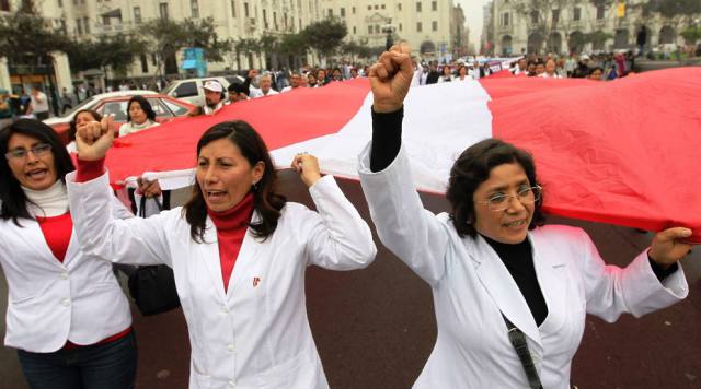 Huelga de médicos en Perú