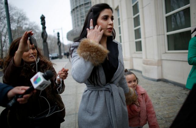 La esposa del Chapo esta dentro de sus restricciones