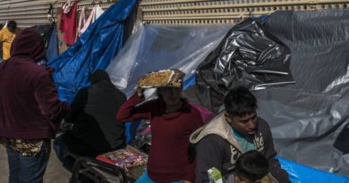 Las personas sólo esperan su llamada a la tierra norteamericana.