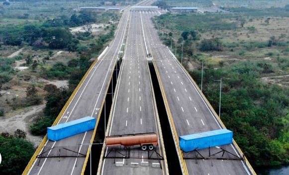 Bloqueo venezolano en el Puente Tienditas