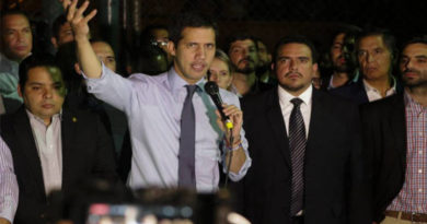 El chavismo sigue el ataque a Guaidó