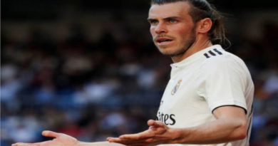 Bale por la defensa de su posición.