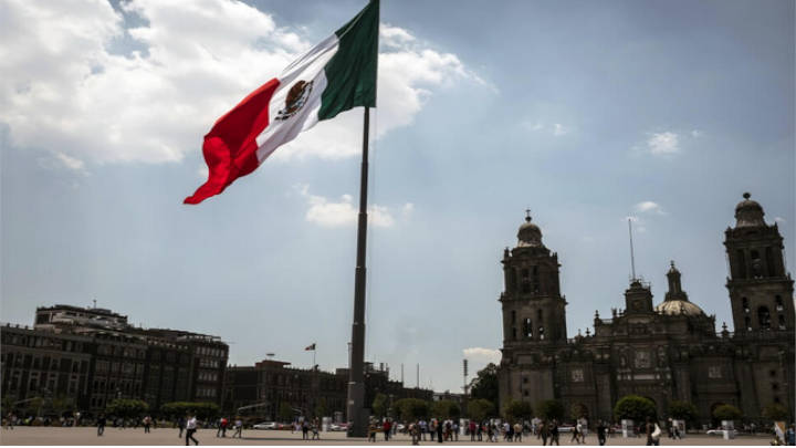 López Obrador en tensa calma ante incertidumbre económica mexicana