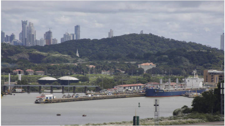 Vista del puerto de Panamá.