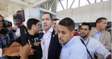 Juan Guaidó en el momento de su llegada al aeropuerto Internacional de Maiquetía