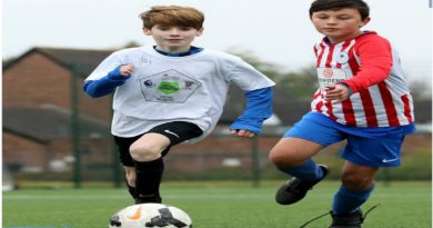 Niños jugando en Liverpool, su deporte favorito