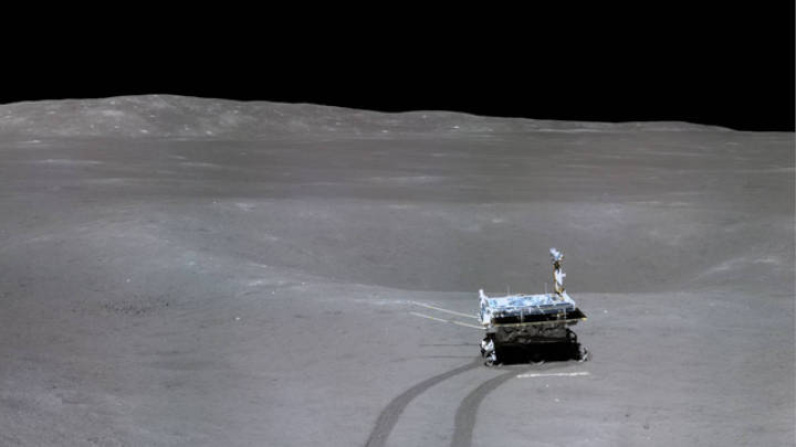 El robot Yutu-2 con impresiones del lado oscuro de la Luna