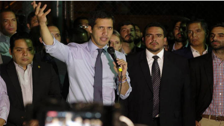 El chavismo sigue el ataque a Guaidó
