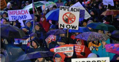 Ciudadanos norteamericanos protestando a favor del "impeachment